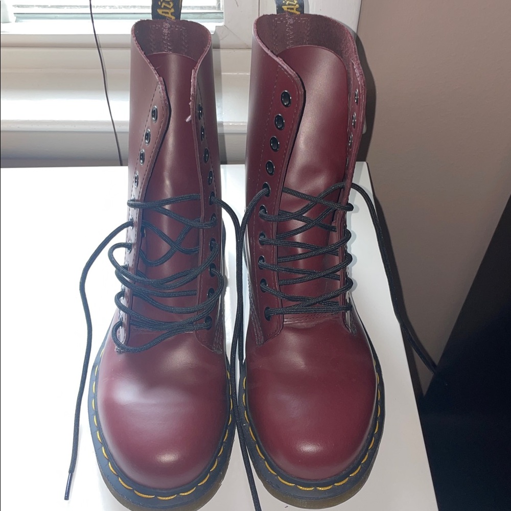 New Dr. Martens Burgundy Lace-Up Leather Boots US size 6 M & 7 L; UK 5